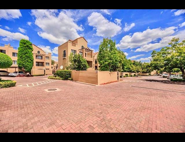 1 BEDROOM APARTMENT FOR SALE IN SUNNINGHILL